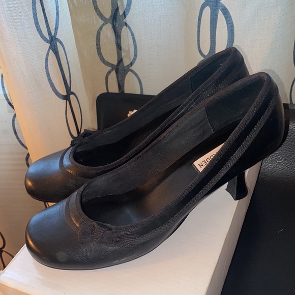 Steve Madden - Picture 3 of 5